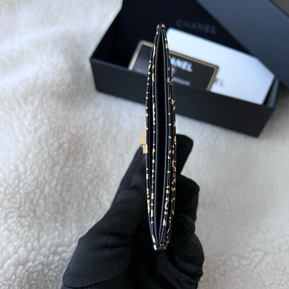 Auth Chanel Croc Embossed Graffiti Flat Card Holder - Unused - Picture 4 of 10